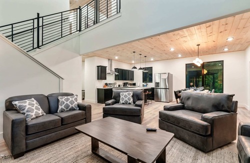 Sevierville Cabin | Cozy Retreat: Luxurious stay with Pool & Hot Tub