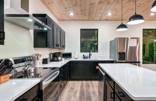 Sevierville Cabin | Cozy Retreat: Luxurious stay with Pool & Hot Tub