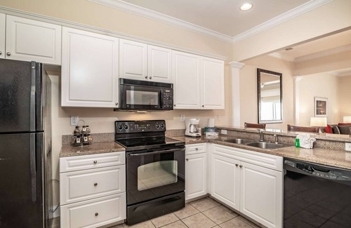 North Litchfield Beach Apartment | Cozy Retreat Near The Ocean | Outdoor Pool. Resort View Suite