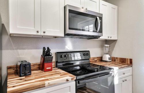 Sevierville House | Cozy Retreat Near Downtown with Hot Tub