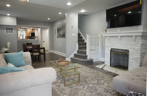 Yeadon House | Cozy Retreat near Downtown Philly, UPenn, Sleeps 8, QBed, Fast Wi-Fi