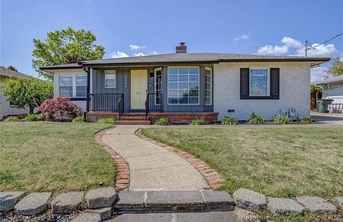Greenwood House | Cozy retreat on quiet street.Outdoor adventures at your fingertips.