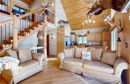 Phelps House | Cozy Retreat, perfect for outdoor enthusiasts, near lakes, trails & downtown