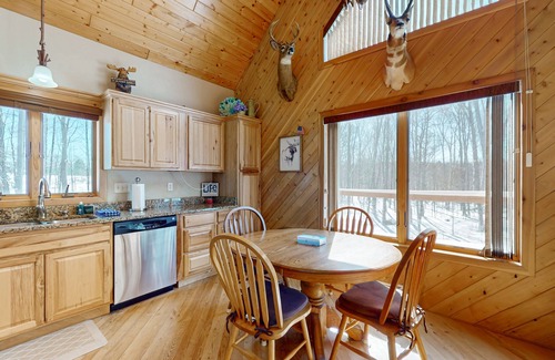 Phelps House | Cozy Retreat, perfect for outdoor enthusiasts, near lakes, trails & downtown
