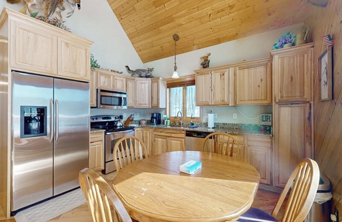 Phelps House | Cozy Retreat, perfect for outdoor enthusiasts, near lakes, trails & downtown