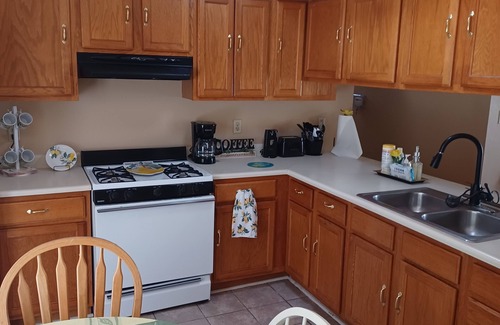 Brighton House | COZY RETREAT quiet relaxation minutes from Downtown Bham & Crossplex. Ala Adven.