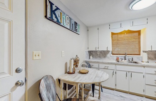 Grove City House | Cozy retreat with fenced yard, boat dock, and washer & dryer