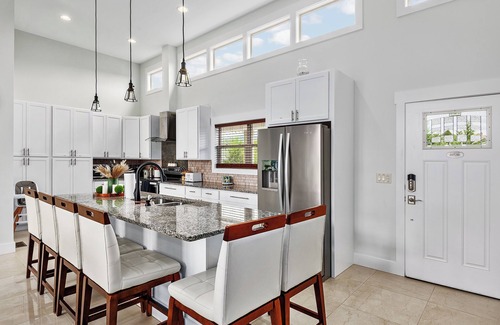 Leicester House | Cozy Retreat with Hot Tub