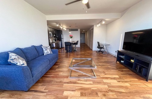 Downtown Dallas Apartment | Cozy Retreat with Rooftop Pool, Parking, and Spacious Comfort