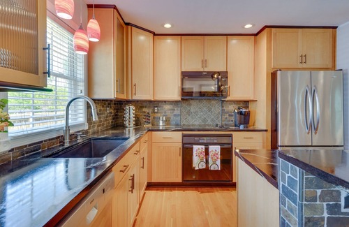 Lakeside House | Cozy Richmond Retreat w/Yard ~ 5 Mi to Dtwn!