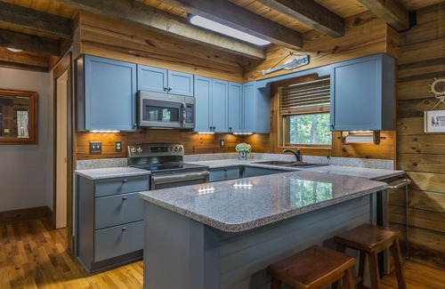 Lake Oconee Cabin | Cozy River Bend Retreat w/Private Dock