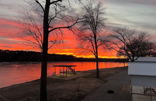 Counce House | Cozy river front RV with WiFi and AC in lovely Savannah, TN.