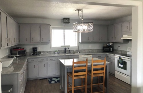 Dayton House | Cozy River House, Beautiful River Views, Community Boat Ramp, and Kayaks