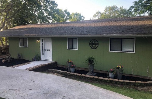 Dayton House | Cozy River House, Beautiful River Views, Community Boat Ramp, and Kayaks