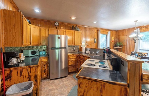 Heber Springs Cabin | Cozy Riverfront Cabin with Private Dock