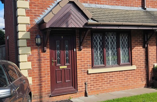 Rochdale House | Cozy Rochdale Retreat for Families and couples