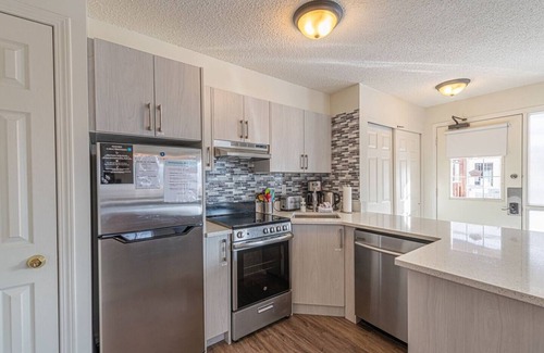 Harvie Heights House | Cozy Rockies- hot tub, free parking, view, AC, king bed, 2BR, sleeps 8