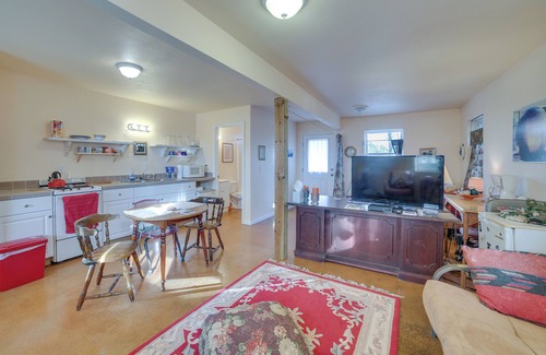 Rogers Apartment | Cozy Rogers Studio Apt w/Lake Access & Fire Pit!