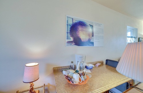 Rogers Apartment | Cozy Rogers Studio Apt w/Lake Access & Fire Pit!