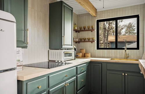 Arrowbear Lake Ski Chalet | Cozy Romantic A-Frame w/Stunning Views Fireplace