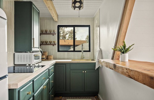 Arrowbear Lake Ski Chalet | Cozy Romantic A-Frame w/Stunning Views Fireplace