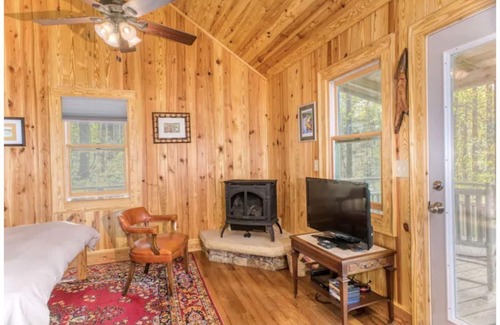 Chimney Rock Cabin | Cozy Romantic, Pet Friendly, Craftsmen Cabin In The Woods, DISCOUNTED RATES