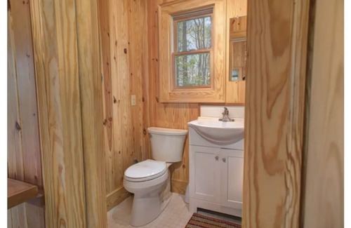 Chimney Rock Cabin | Cozy Romantic, Pet Friendly, Craftsmen Cabin In The Woods, DISCOUNTED RATES