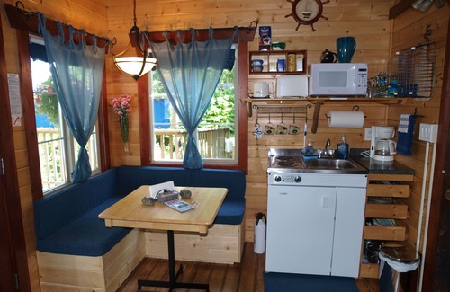 Ucluelet Cabin | Cozy, romantic waterfront cabin. Sleeps 2, pet-friendly, walk to all amenities.