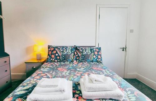 Forest Fields Apartment | Cozy Room at The Burford Hideaway