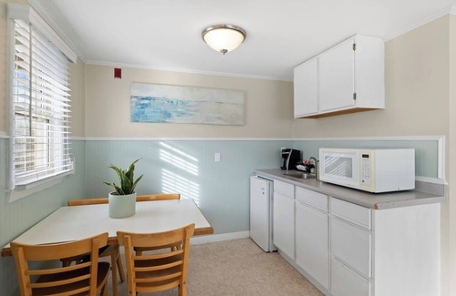 Falmouth Heights Hotel | Cozy Room by Beach | 2 Beds + Deck Access