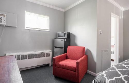 Riverview Apartment | Cozy Room for 4 Wi-Fi Private Bath