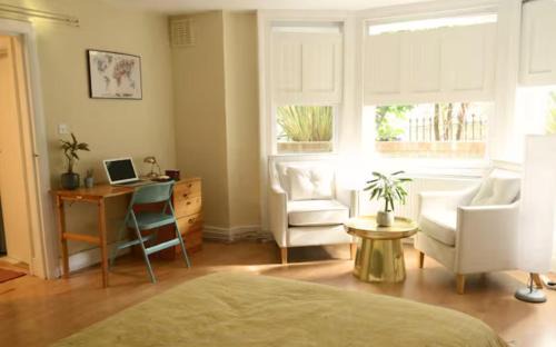 Lambeth House | Cozy room in a gorgeous Victorian house