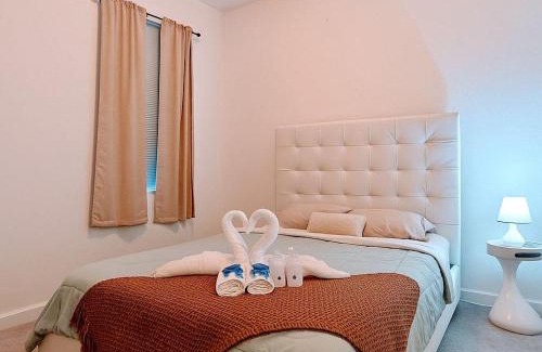 Seybold Bed & Breakfast | Cozy Room Near Beach & Airport - Breakfast