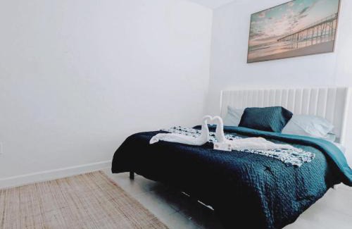 Seybold Bed & Breakfast | Cozy Room Near Beach & Airport - Breakfast