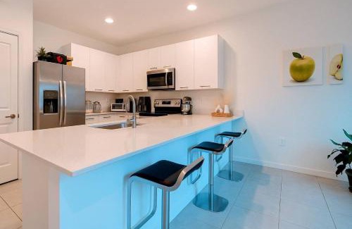 Seybold Bed & Breakfast | Cozy Room Near Beach & Airport - Breakfast
