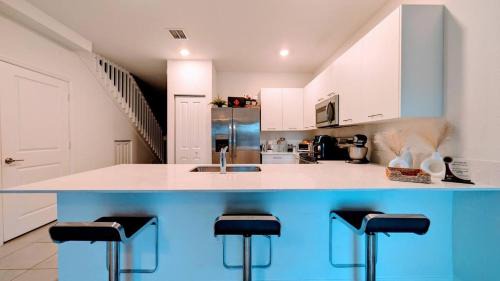 Seybold Bed & Breakfast | Cozy Room Near Beach & Airport - Breakfast
