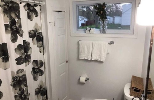 Cheektowaga House | Cozy room w/ Private Bathroom, Entrance & Parking