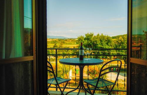 Fratta Bed & Breakfast | Cozy Room with Balcony, Ping Pong & Billiard Table