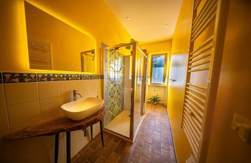 Fratta Bed & Breakfast | Cozy Room with Balcony, Ping Pong & Billiard Table