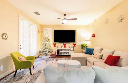 Roseville House | Cozy Room with Breakfast in Serene and beautiful Shared Homen