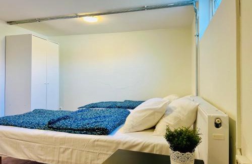 Dammhagen House | Cozy room with two single bed in Landskrona