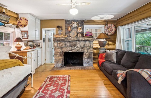 Abrams Cottage | Cozy Rost Lake Log Cabin in Oconto County