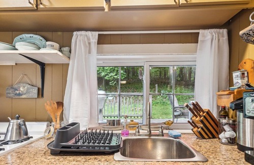 Abrams Cottage | Cozy Rost Lake Log Cabin in Oconto County