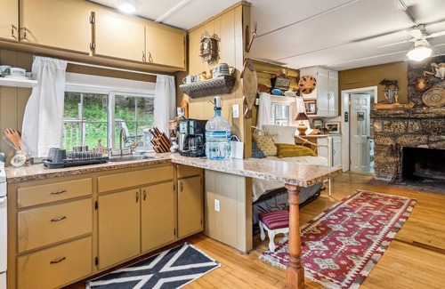 Abrams Cottage | Cozy Rost Lake Log Cabin in Oconto County