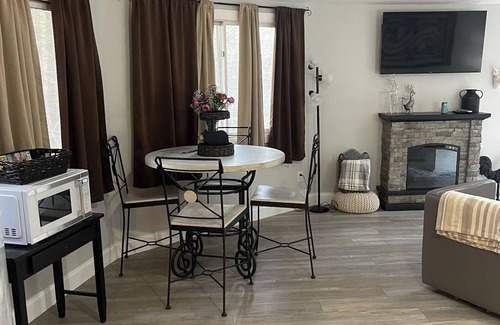 Mill Ridge Cottage | Cozy Round Cottage with Hot Tub – Perfect Mountain Escape!