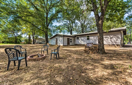 Russellville House | Cozy Russellville Home Walk to West Main Street!