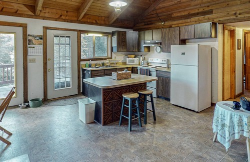 Wallowa County House | Cozy rustic cabin with views of lake Wallowa with WiFi, streaming, and grill