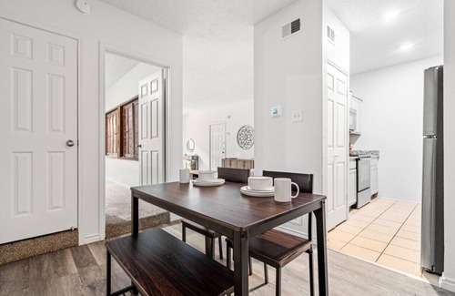 Park Central Apartment | Cozy Rustic Condo w/Pool + Patio + Mailbox