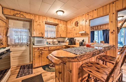 Houghton Lake Cottage | Cozy & Rustic Cottage with Houghton Lake Access!