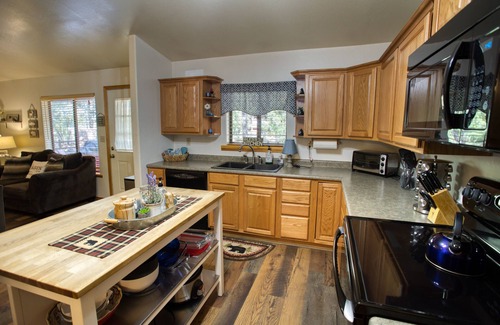Pinetop Cabin | Cozy, rustic mountaintop Cabin